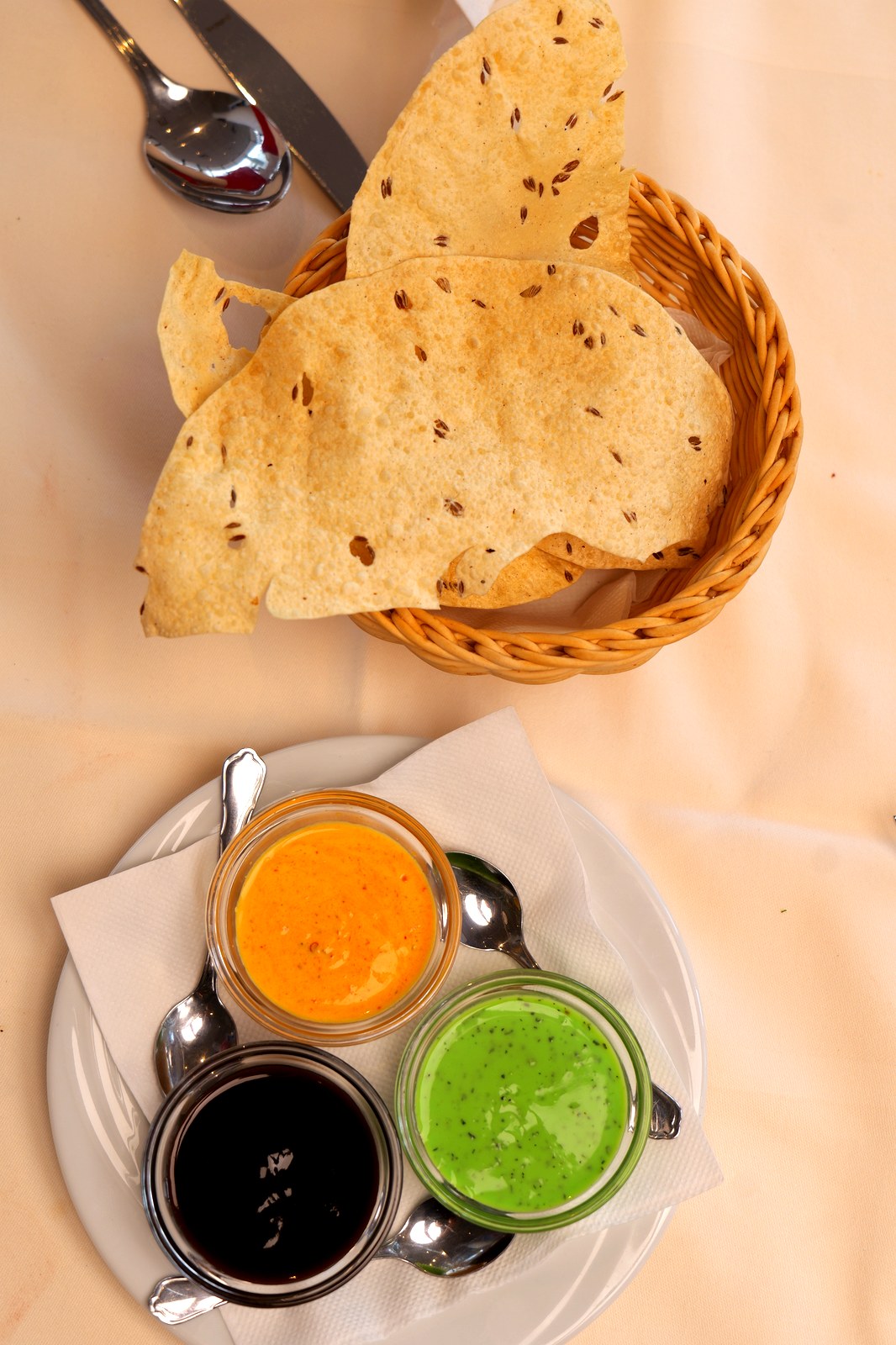 Papadum & Chutneys